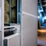 Cloison coupe feu EI60 en plaques de plâtre ignifugées, joints coupe-feu et laine minérale